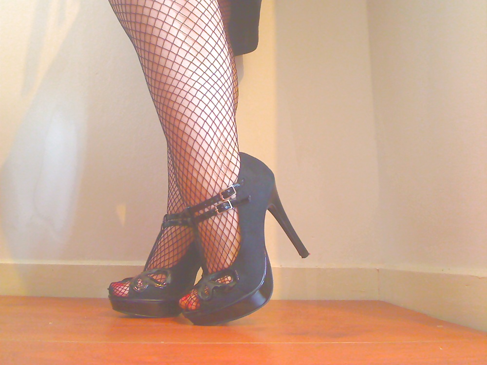 Sexy fishnets y tacones
 #588523