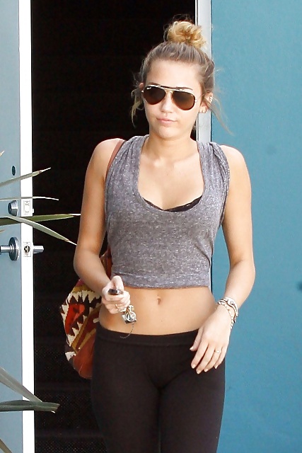 Miley Cyrus abdominal  #9957991