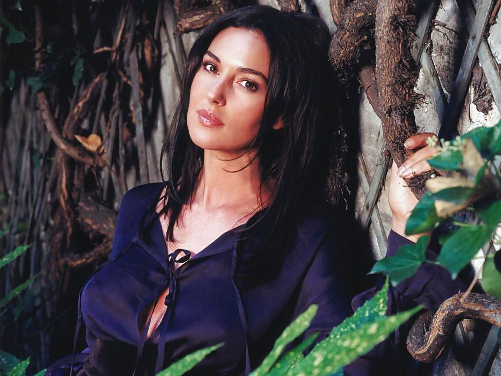 Monica bellucci 
 #15596209