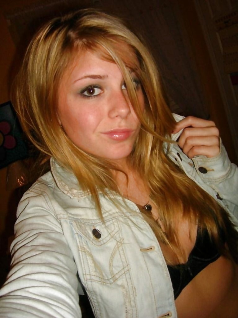 Mignon Blond Teen Girl #4055463