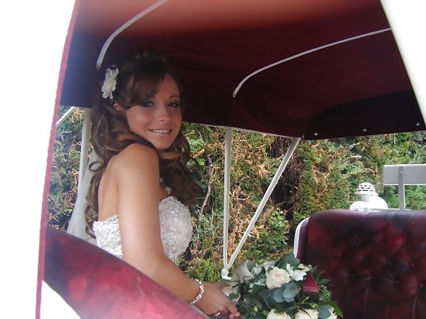 ロクサーヌの結婚式の写真を載せてくれとの声が多かったので、楽しみにしています。
 #11541318