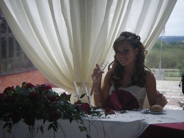 ロクサーヌの結婚式の写真を載せてくれとの声が多かったので、楽しみにしています。
 #11541376