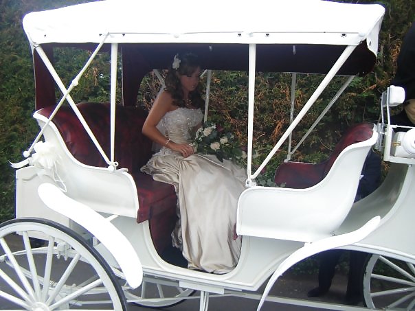 ロクサーヌの結婚式の写真を載せてくれとの声が多かったので、楽しみにしています。
 #11541393