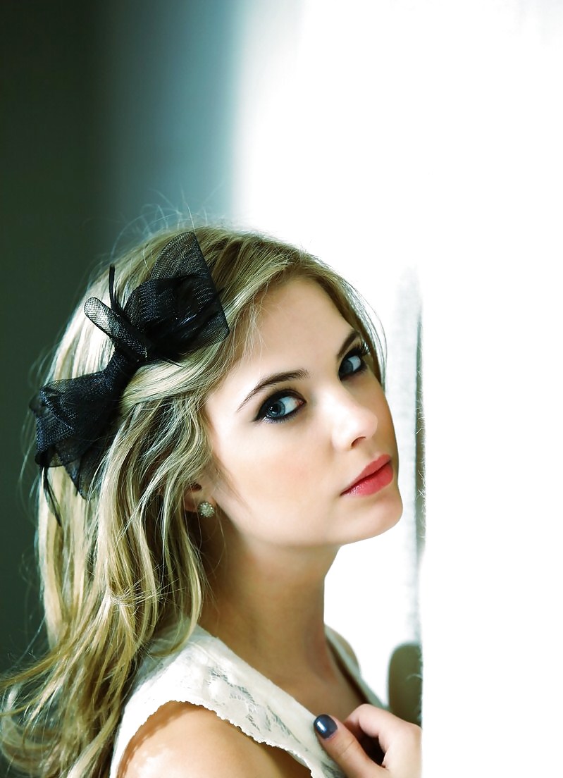 Ashley benson
 #21591110