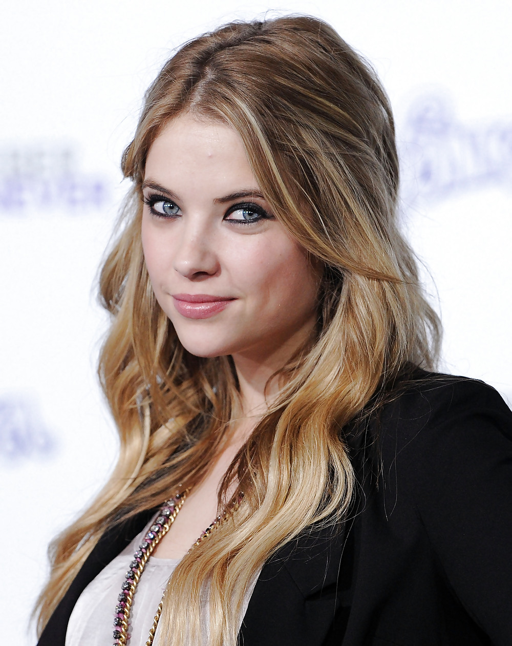 Ashley benson
 #21591119