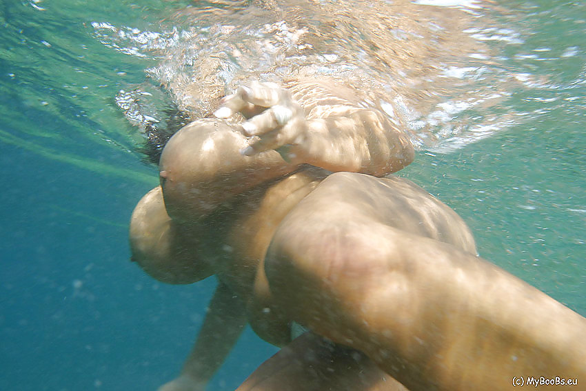 Big Boobs zwei Frauen unter Wasser  #22711360