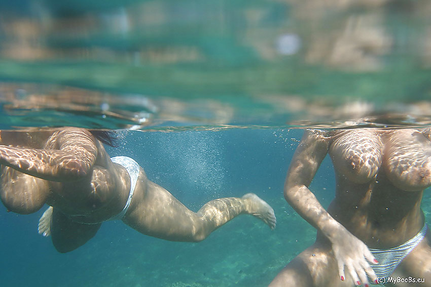 Big Boobs zwei Frauen unter Wasser  #22711385