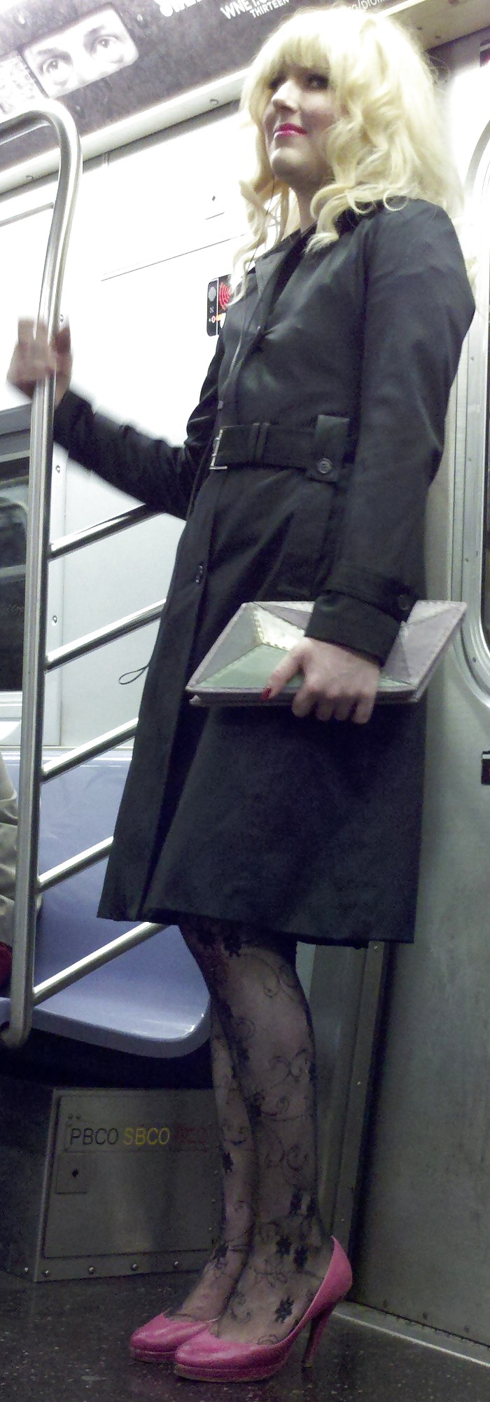 ニューヨークの地下鉄の女の子 107 dude looks like a lady
 #6603938