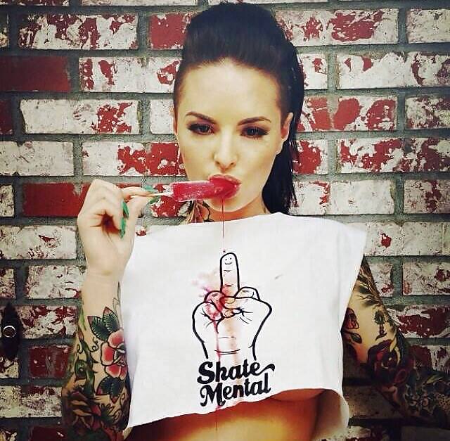 Chickz n ink
 #22042465