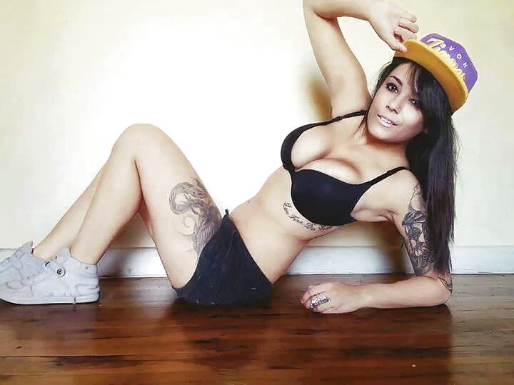 Chickz n ink
 #22042515