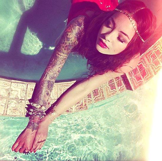 Chickz n ink
 #22042526