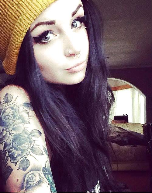 Chickz n ink
 #22042534