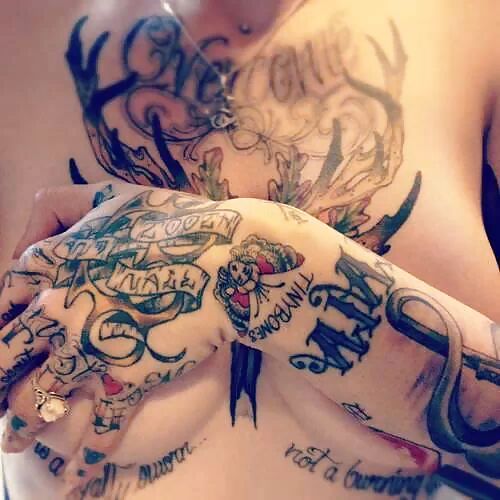 Chickz n ink
 #22042542