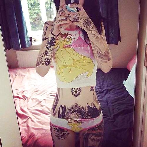 Chickz n ink
 #22042547