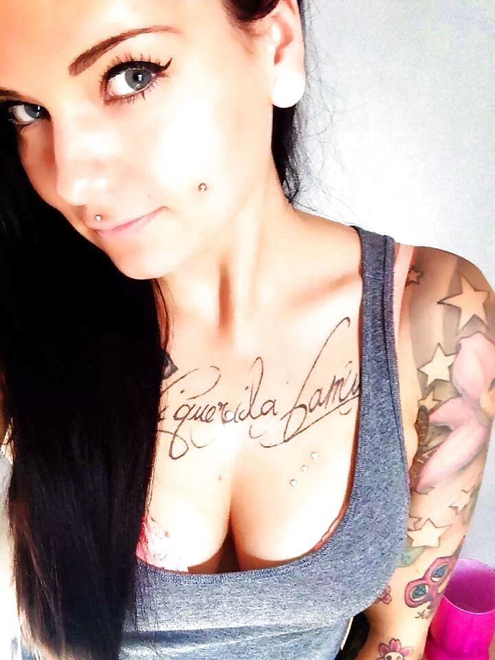 Chickz n ink
 #22042575