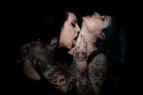 Chickz n ink
 #22042610