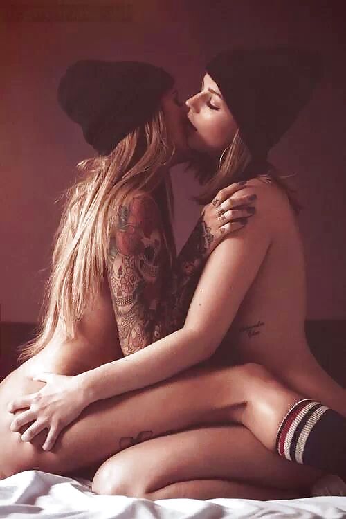 Chickz n ink
 #22042636