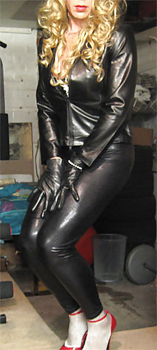 Rubia en leggings negros
 #12540328