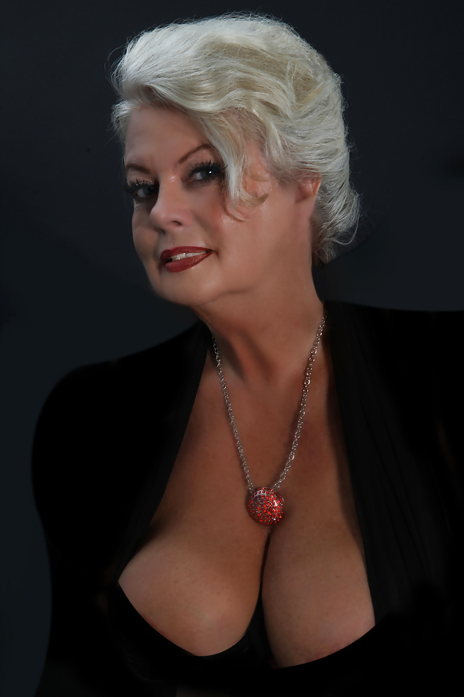 デコルテ 1
 #22323019