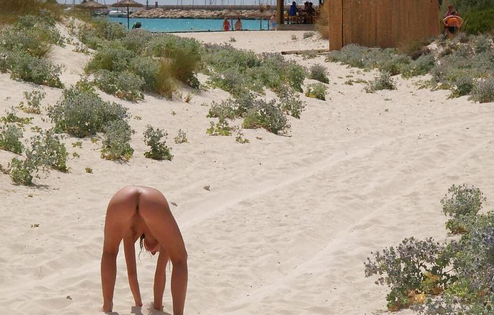 More Sluts Flash their Anus on the Beach #7394670