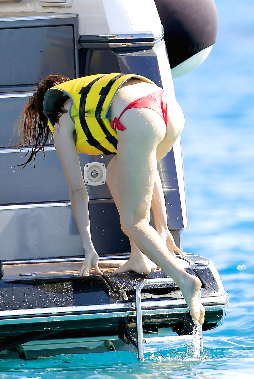 Paz Vega looking really great in a Bikini on a Yacht #6188162
