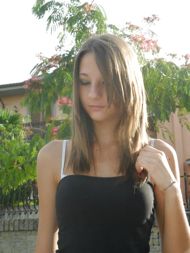 Michela - Real jeune Salope (seulement 18 Ans) #19493368