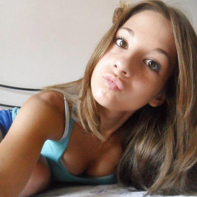 Michela - Real jeune Salope (seulement 18 Ans) #19493372