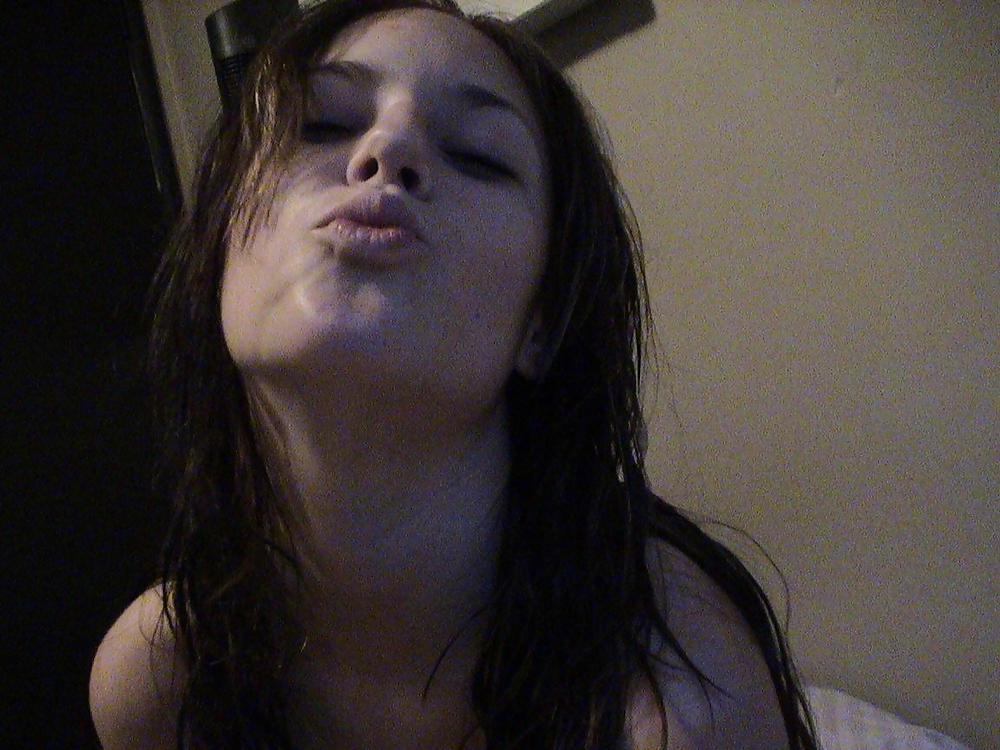 Brunettes with pot #4298768