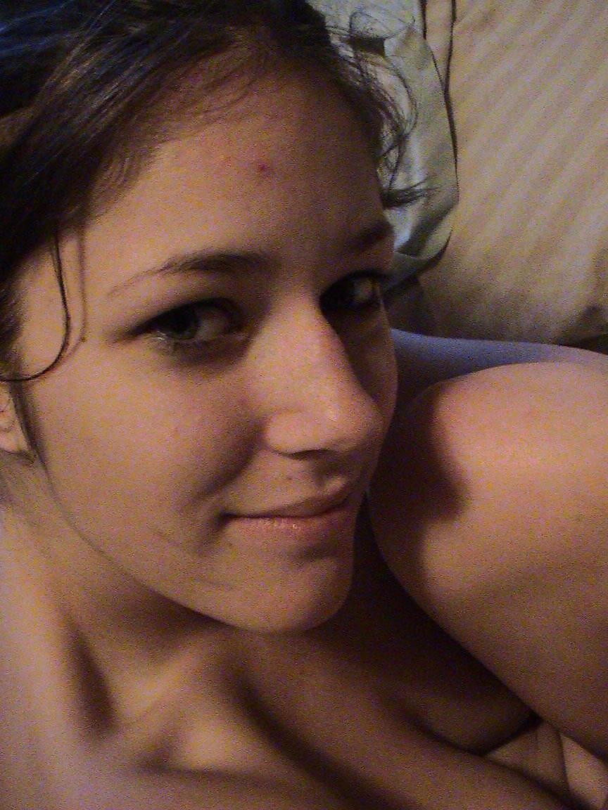 Brunettes with pot #4298953