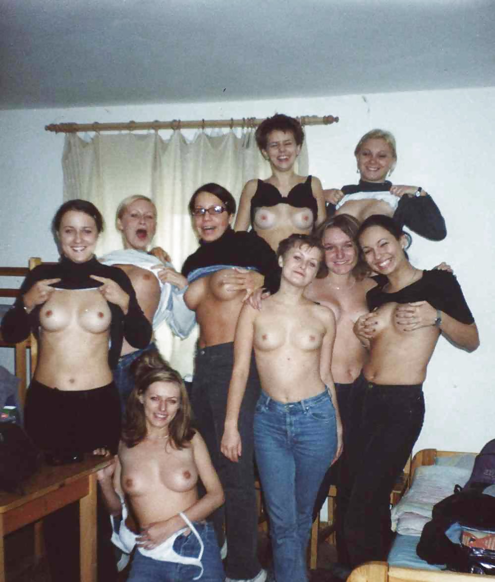 Naked Girl Groups 22 - Girls Flashing in Groups  #17209224