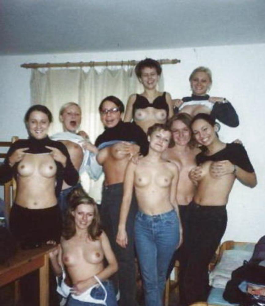 Naked Girl Groups 22 - Girls Flashing in Groups  #17209636