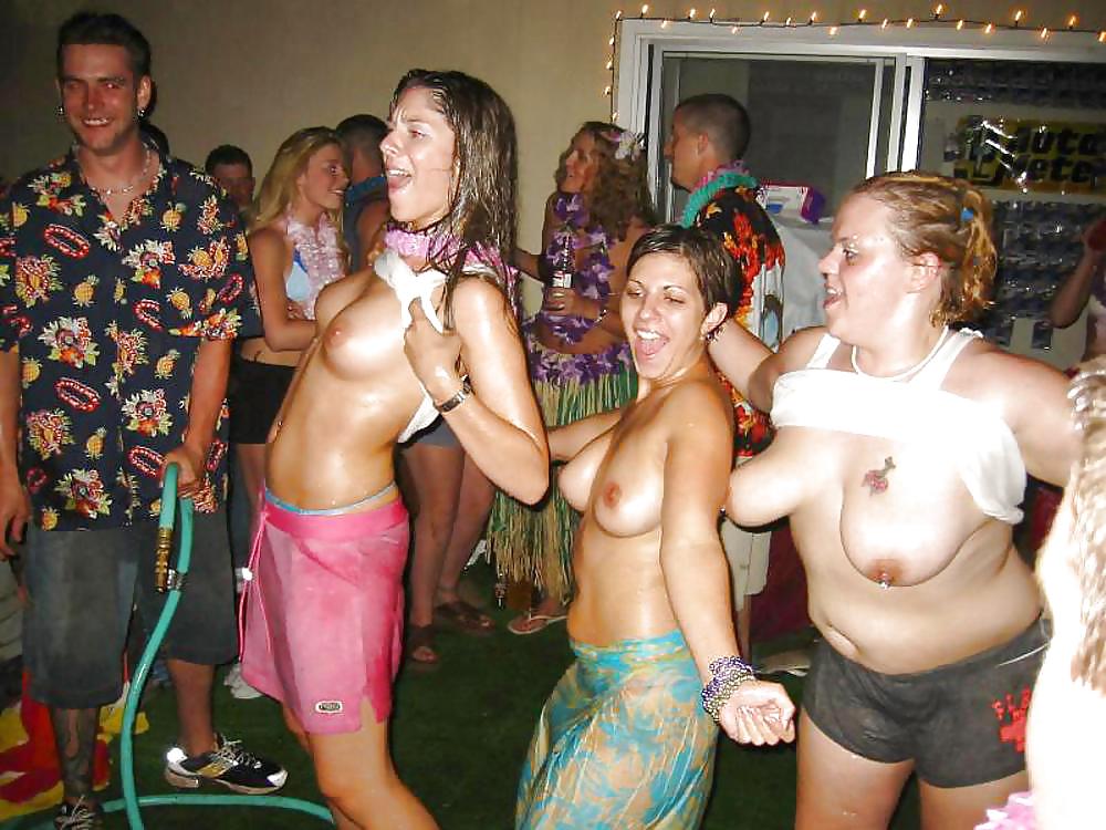 裸の女の子グループ22 - グループでフラッシュする女の子たち 
 #17209715