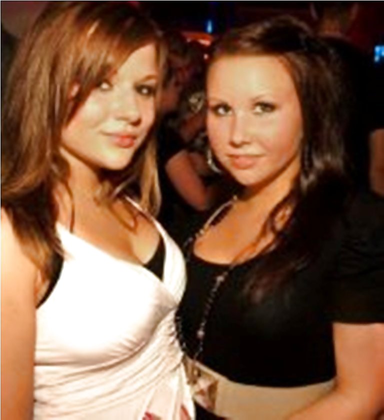 Ragazze giovani lesbiche sexy si divertono 
 #9981413