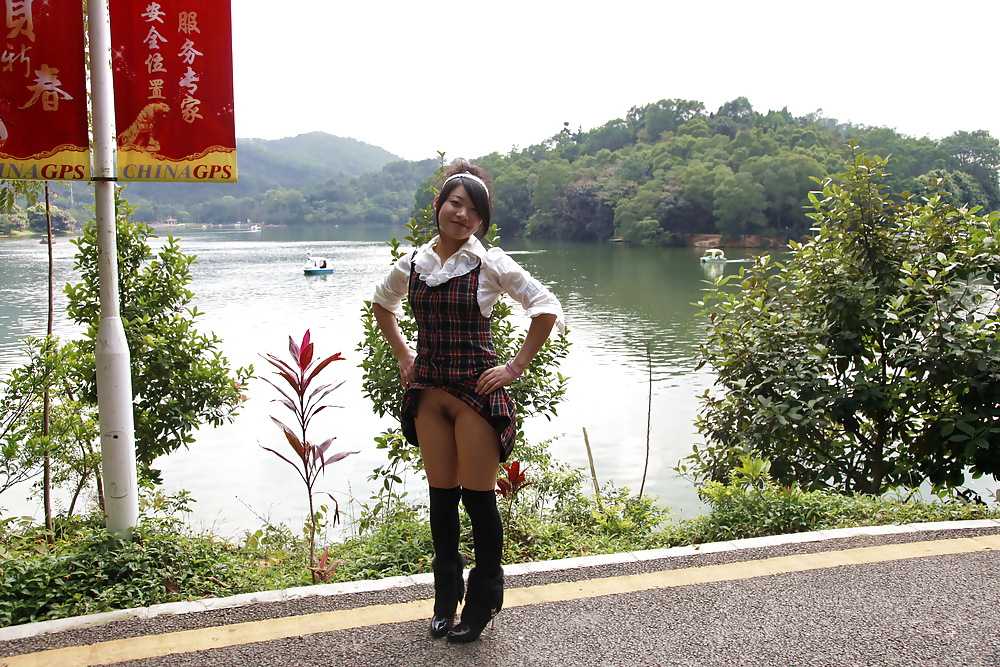 Chica china mostrando el coño en público
 #16564292