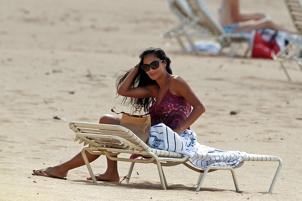Nicole Scherzinger - Im Bikini Am Strand In Honolulu #5224411