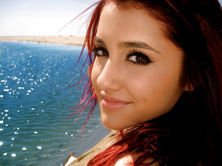 Ariana grande
 #3906889