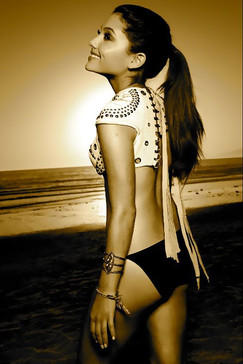 Ariana grande
 #3906904