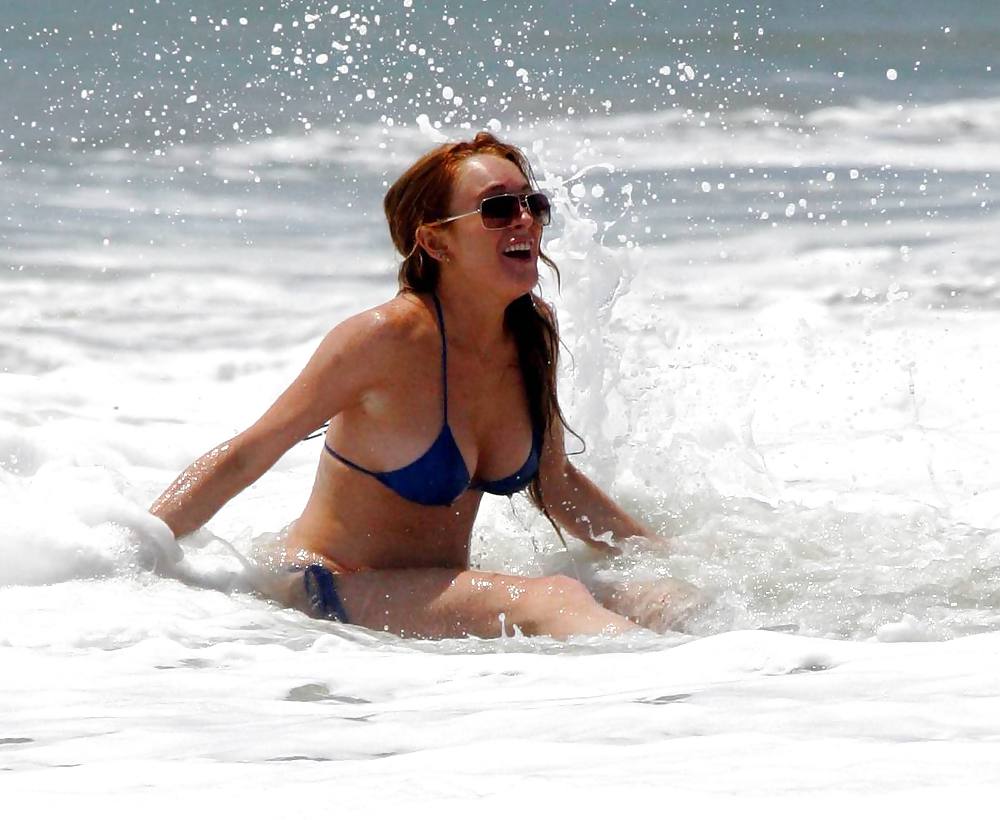 Lindsay Lohan ... En Bikini Bleu Chaud #14657953