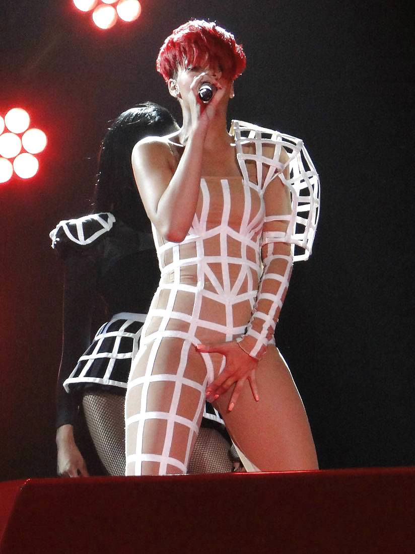 Rihanna's ass #3159797