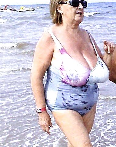 Granny bbw spiaggia 4
 #6175364