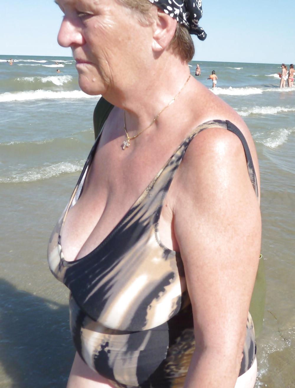 Granny bbw spiaggia 4
 #6175727