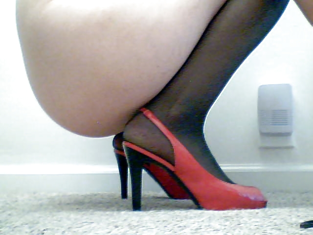 Rote Schuhe Und Schwarze Strümpfe (ladybugme) #924446