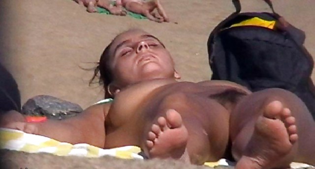 Bella giornata in spiaggia 27 ( nudes) di voyeur troc
 #19936485