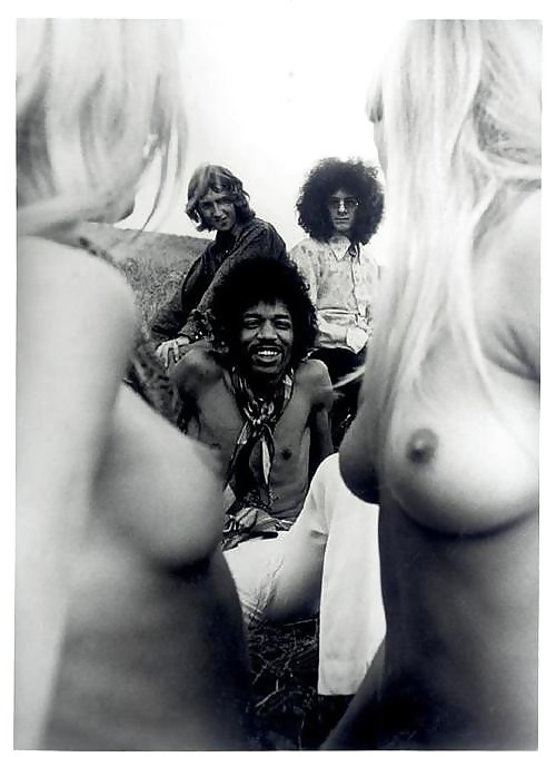 Hippies nudo
 #7312878