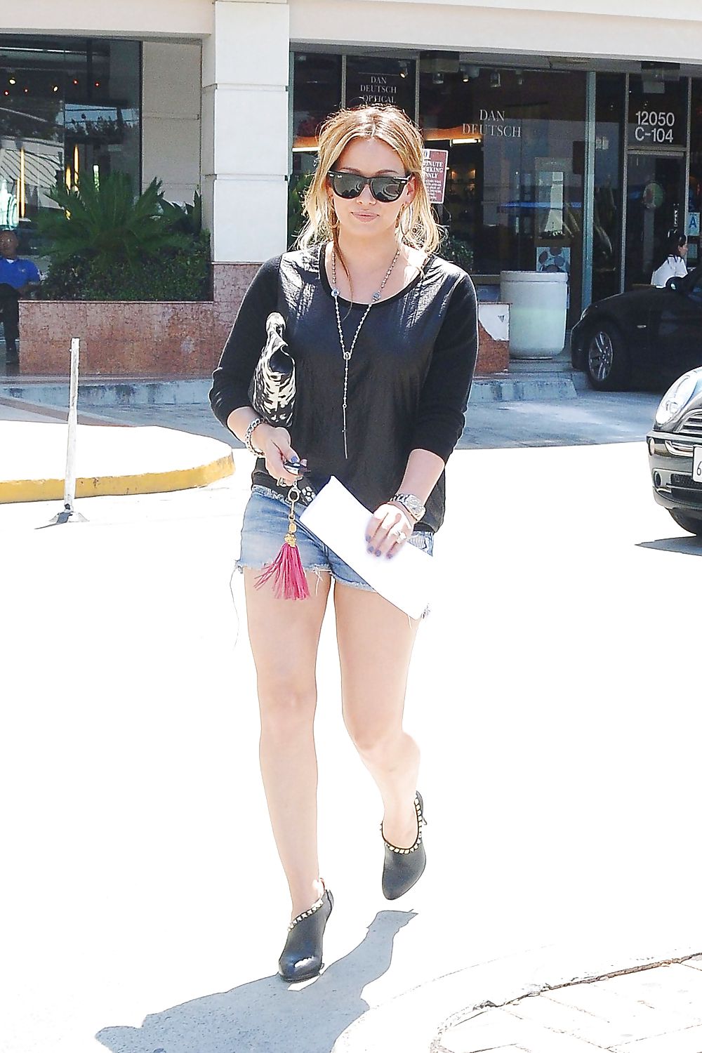 Hilary Duff - Langbeinig Zum Mittagessen In Toluca See Gehen #7386849