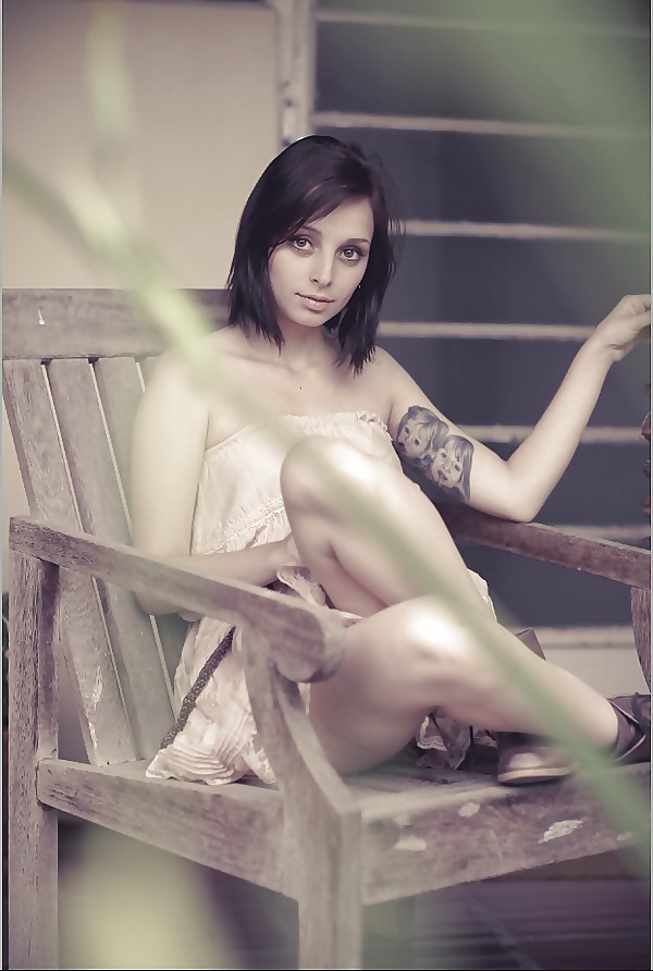 Brunettes #15589438