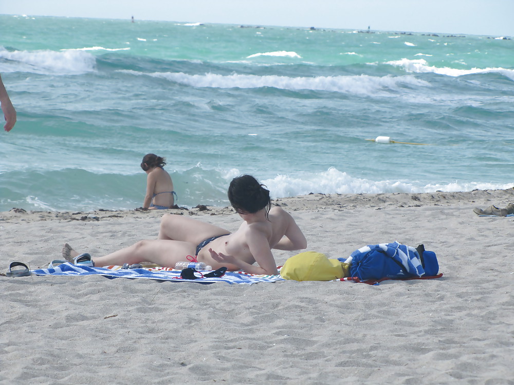 Voglio più tette da spiaggia
 #6278165