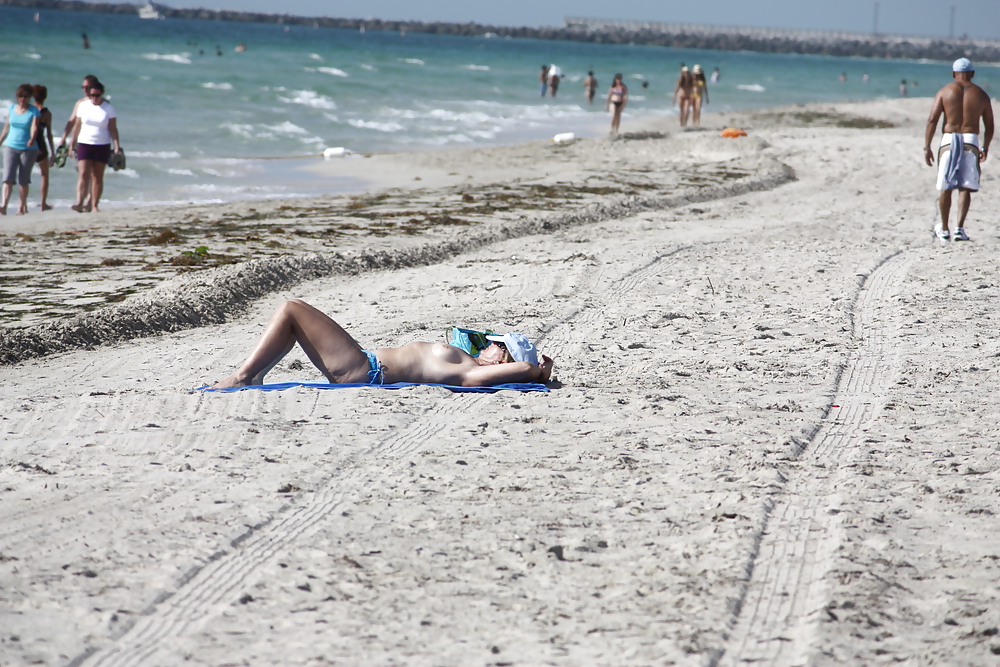 Voglio più tette da spiaggia
 #6278177