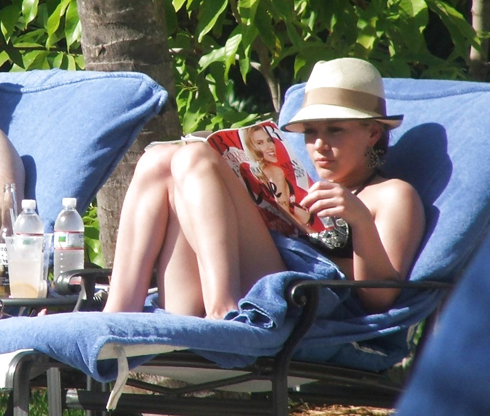 Hilary duff bikini candids
 #6470379