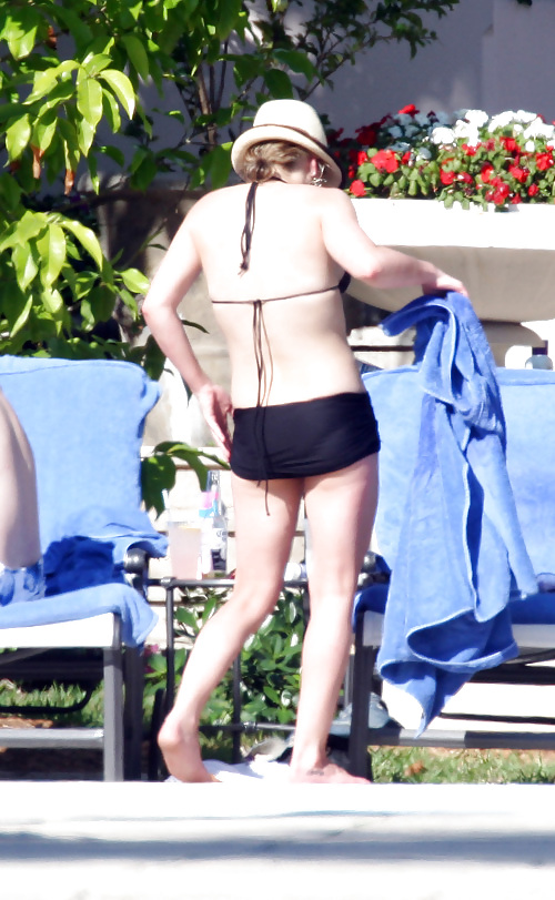 Hilary duff bikini candids
 #6470404